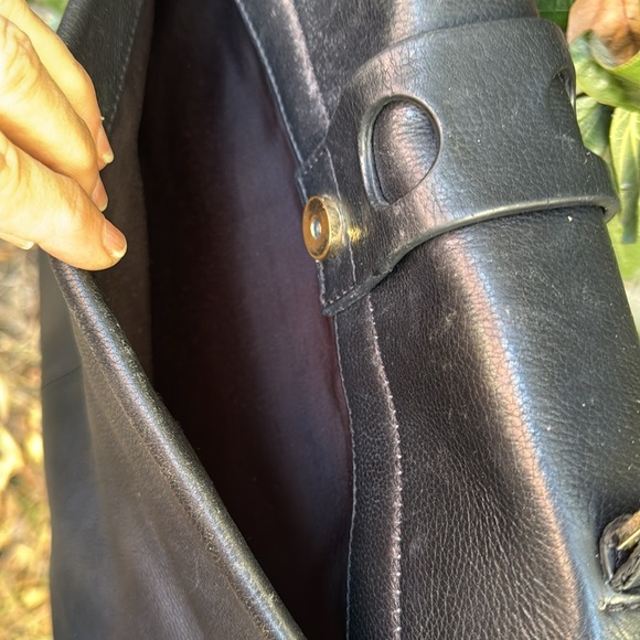 ISAAC MIZRAHI OLIVIA SATCHEL IN SOLID BLACK PEBBLED LEATHER. - Picture 9 of 16